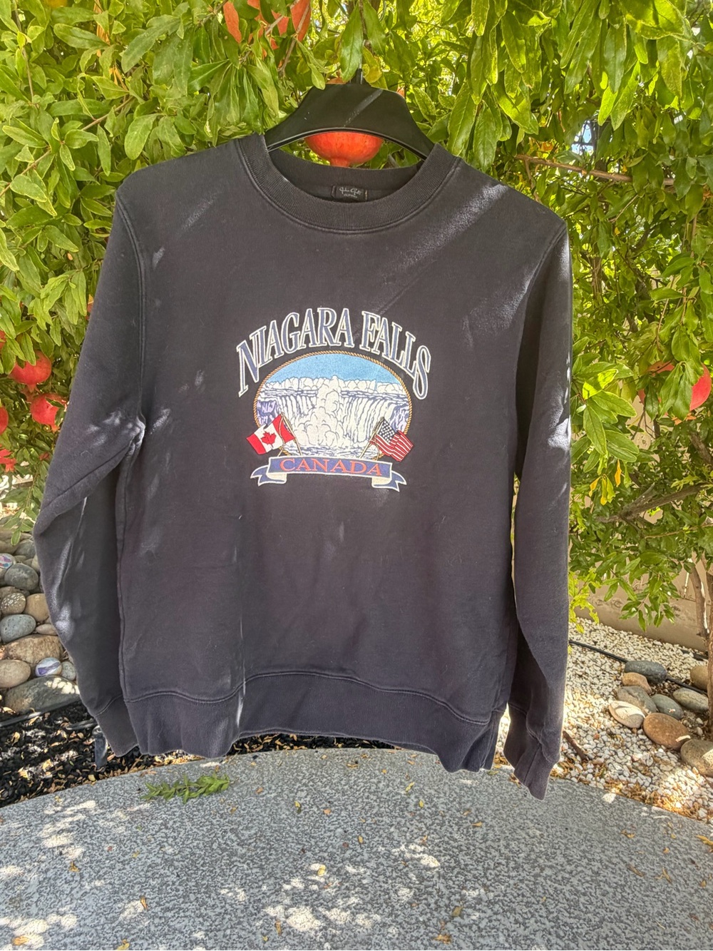 Brandy Melville Niagara Falls Canada navy blue Crewneck Sweatshirt size one siz